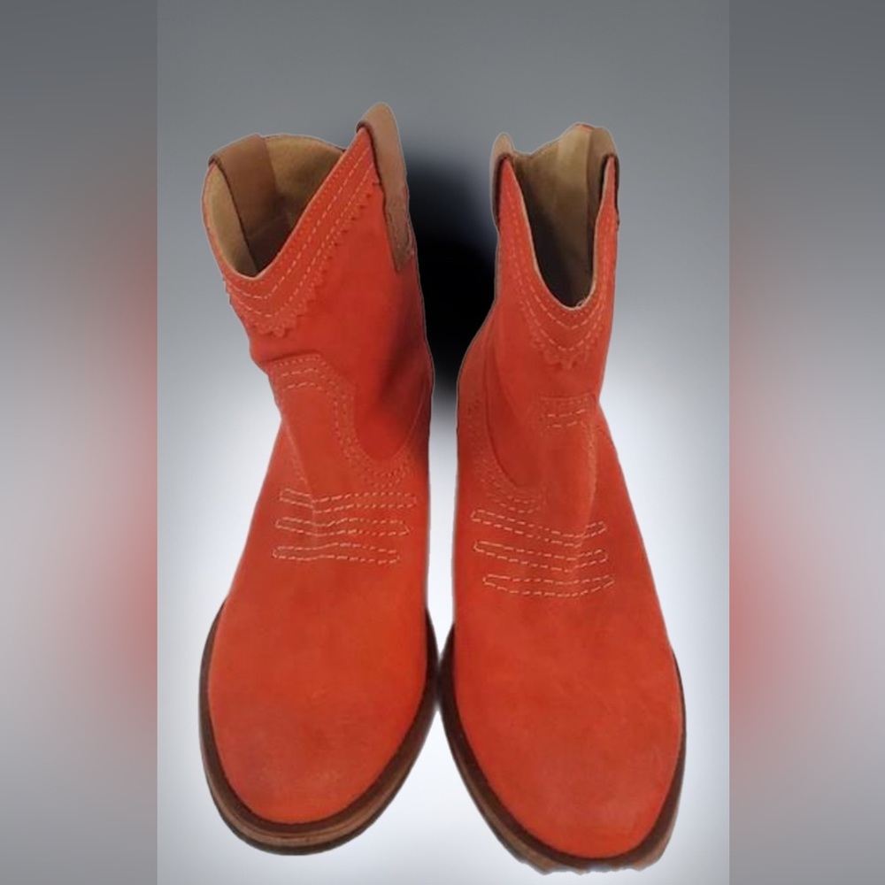 Women's Sundance Cowboy Western Booties Size 6. Orange/Red Suede.